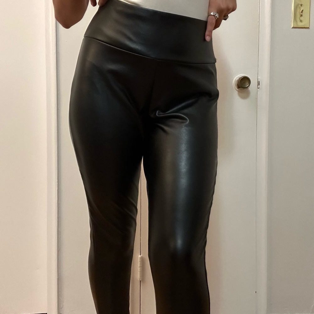 💜 Garage Black Faux Leather Pants, size L